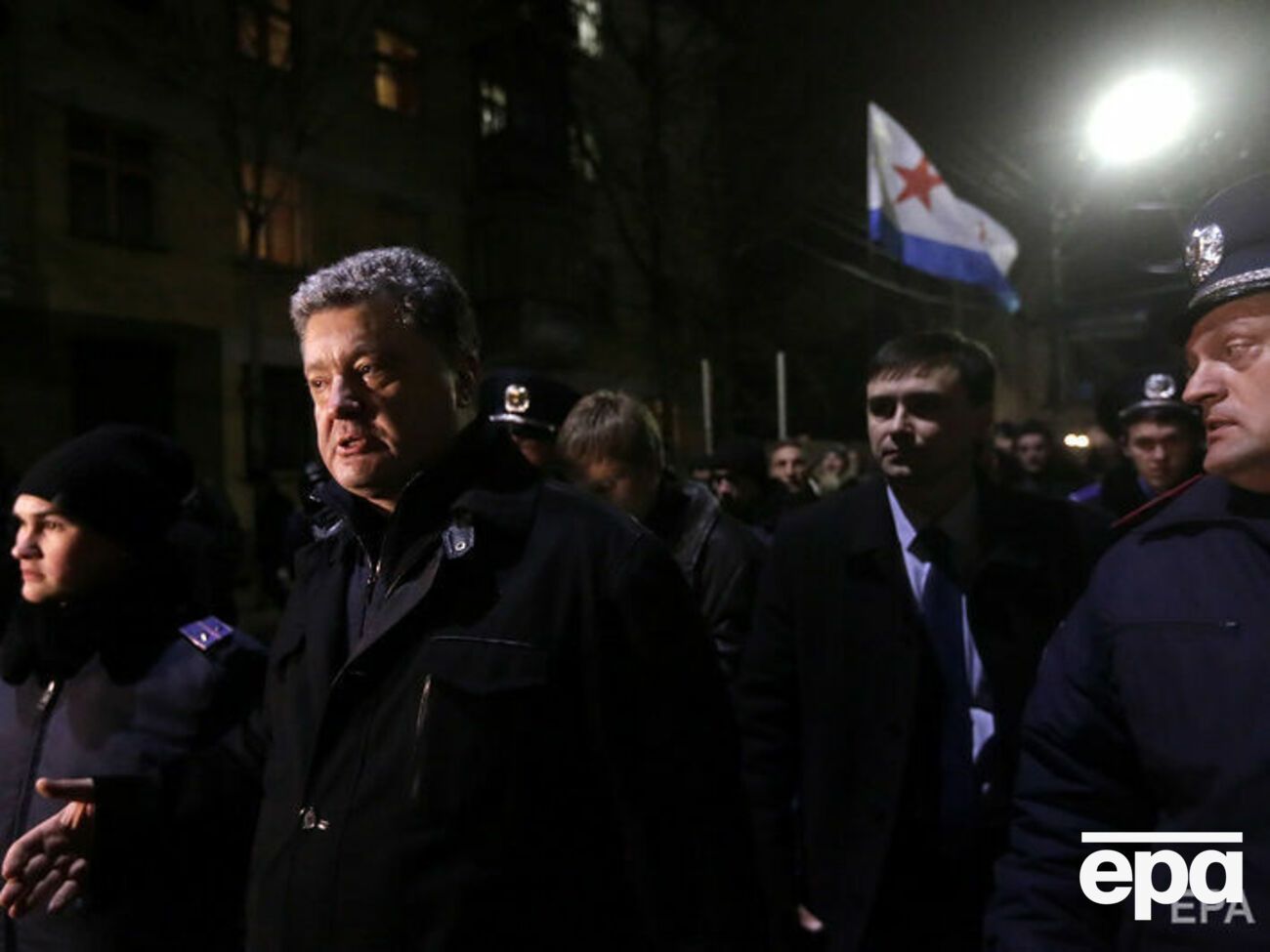 Порошенко в заблокованому аеропорту Сімферополя,&nbsp;28 лютого 2014 року