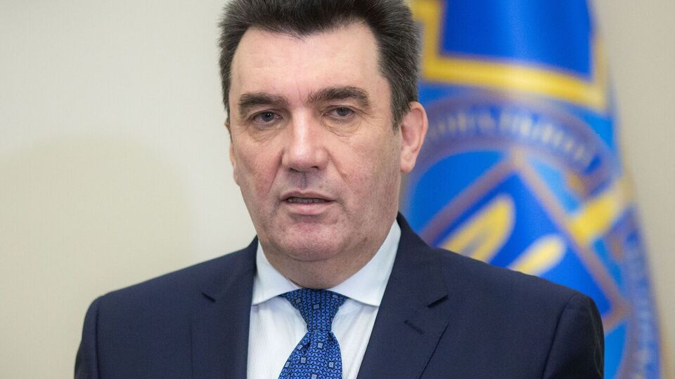 Данилов отметил, что санкции вводятся по отношению к изменникам