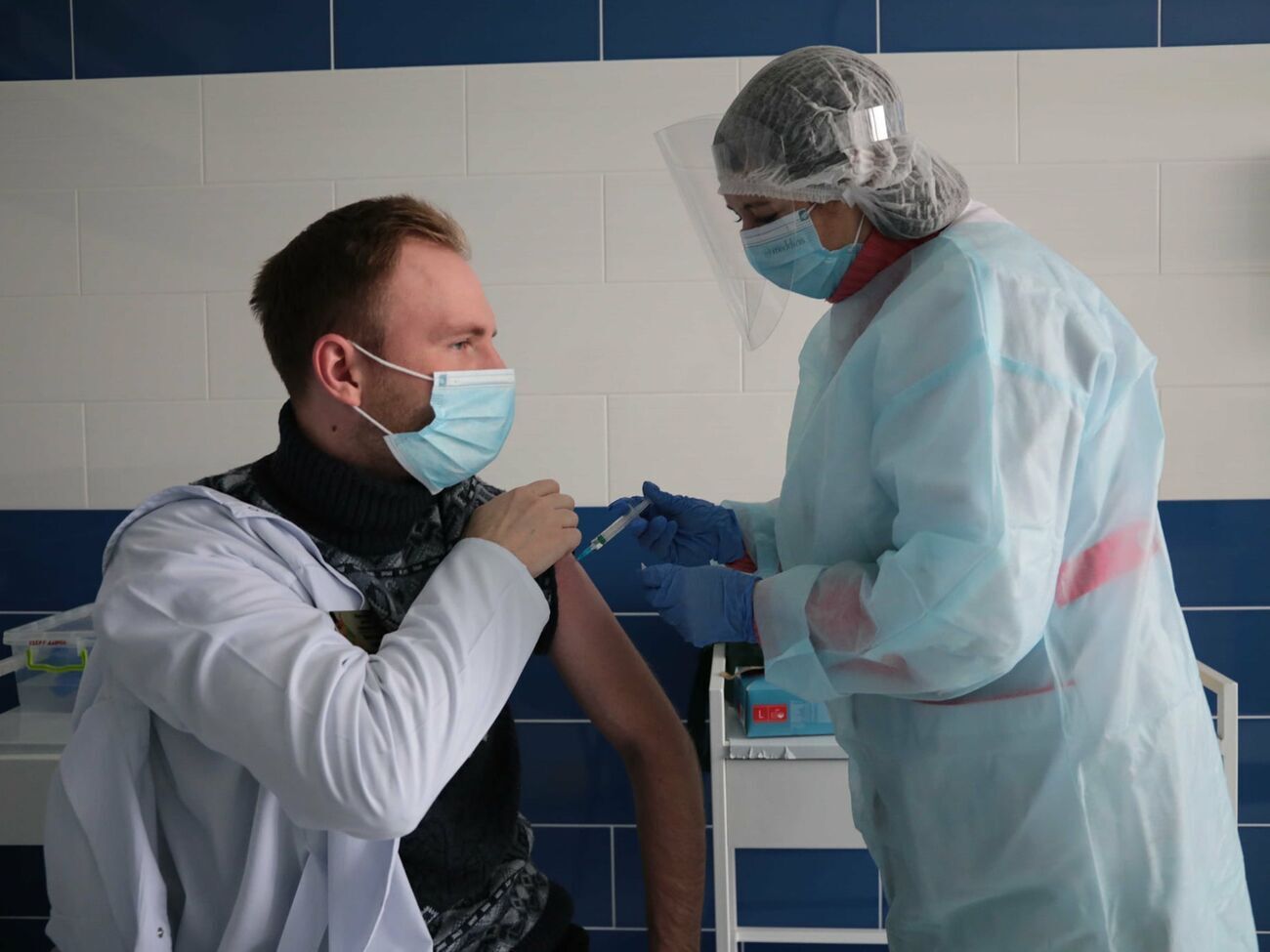 Вакцинация от коронавируса стартовала в Украине 24 февраля