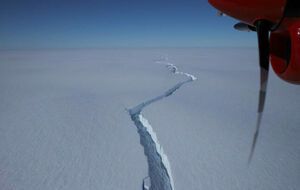 Толщина отколовшегося ледника 150 метров