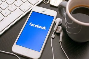 Facebook – найбільша соціальна мережа у світі, вона нараховує понад 3 млрд активних користувачів