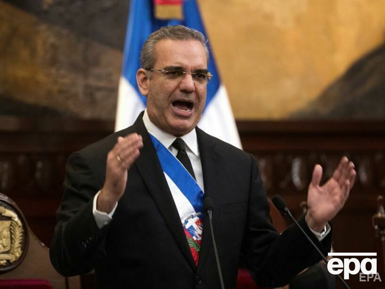 Абинадер планирует возводить стену во второй половине этого года