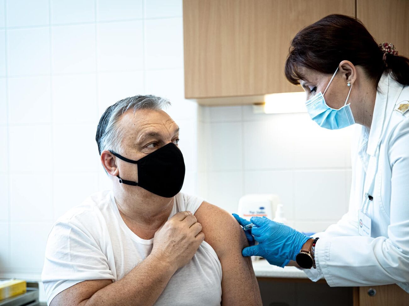 Орбан сказав, що почувається добре після вакцинації