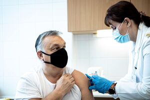 Орбан сказав, що почувається добре після вакцинації