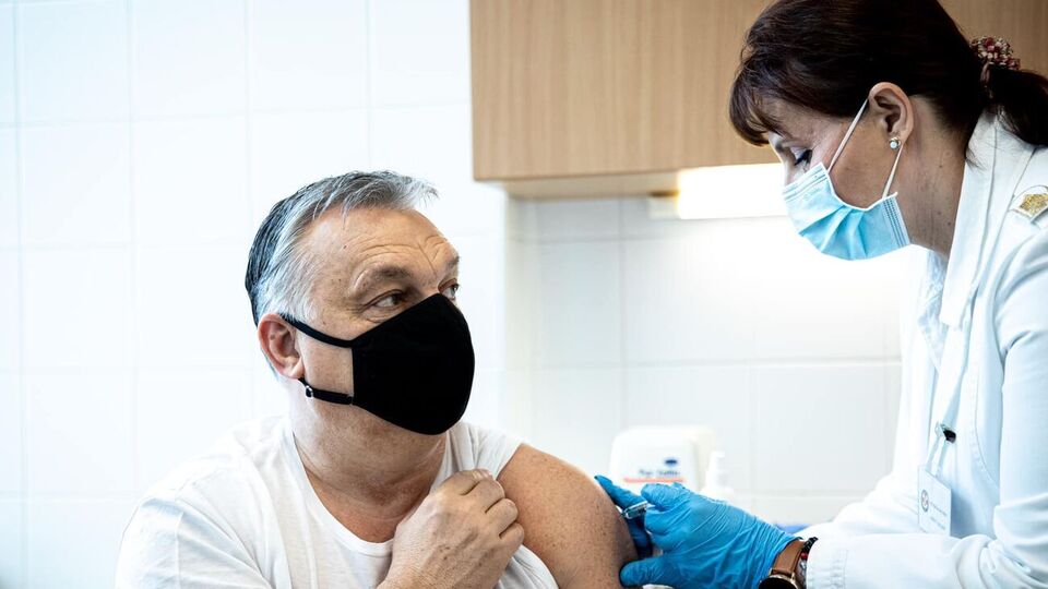 Орбан сказав, що почувається добре після вакцинації