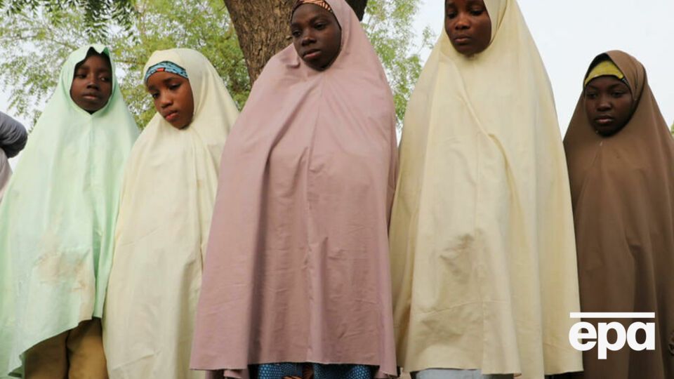 В школе-интернате жили около 500 девочек, некоторым удалось сбежать