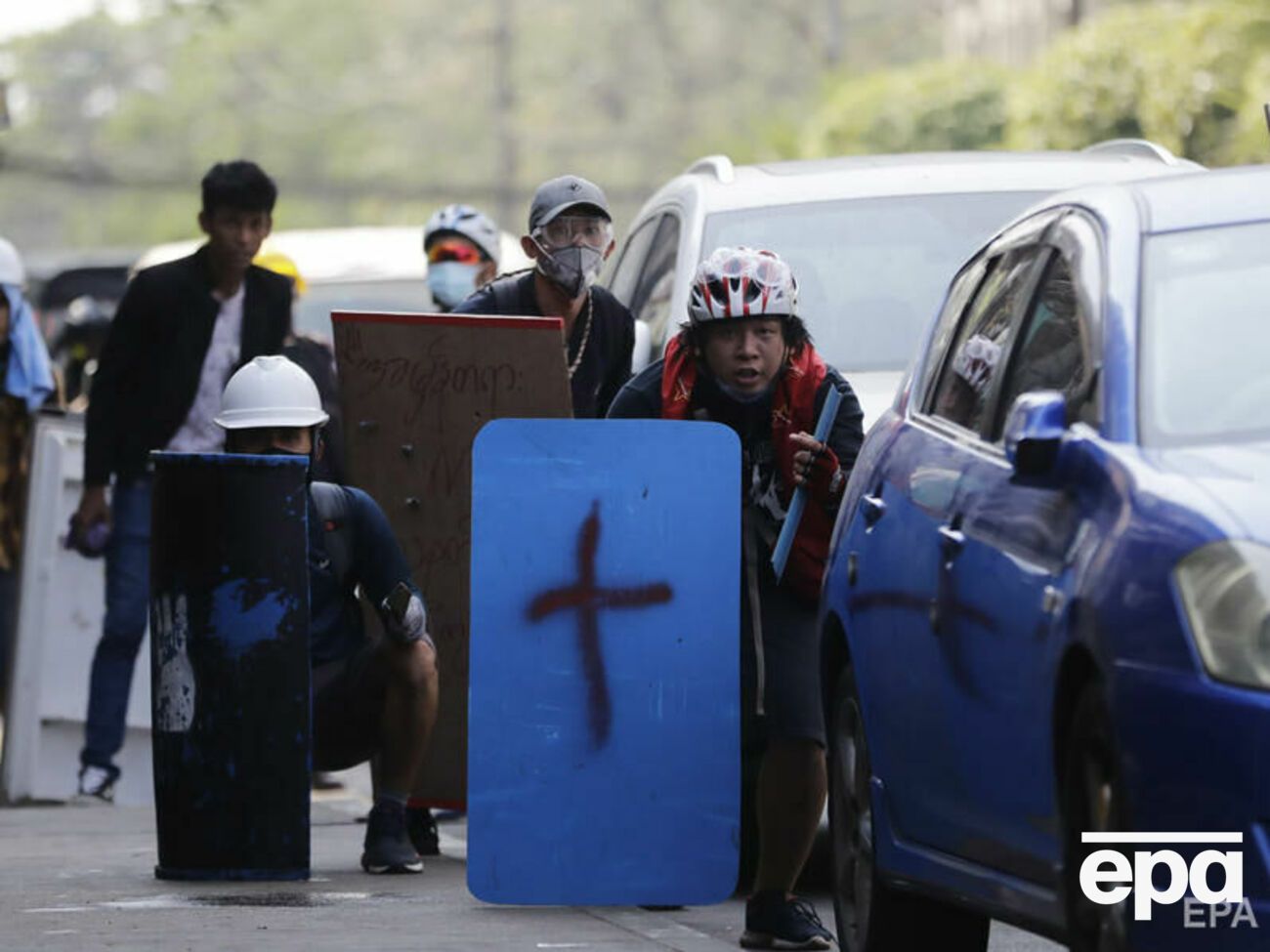 Митинги несогласных с режимом военных прошли в нескольких городах страны