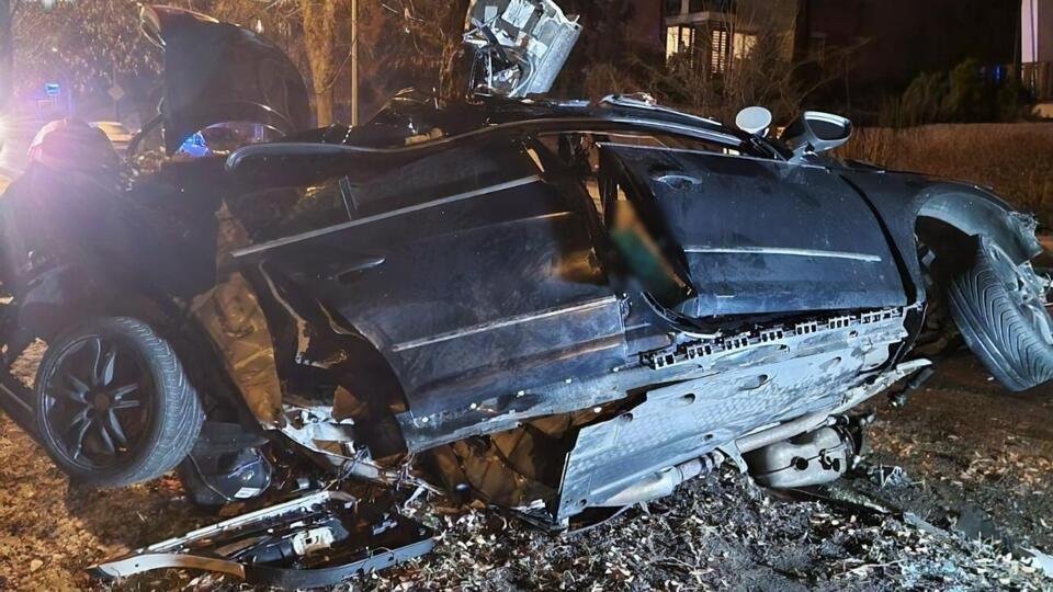 Автомобиль Volkswagen вылетел с дороги