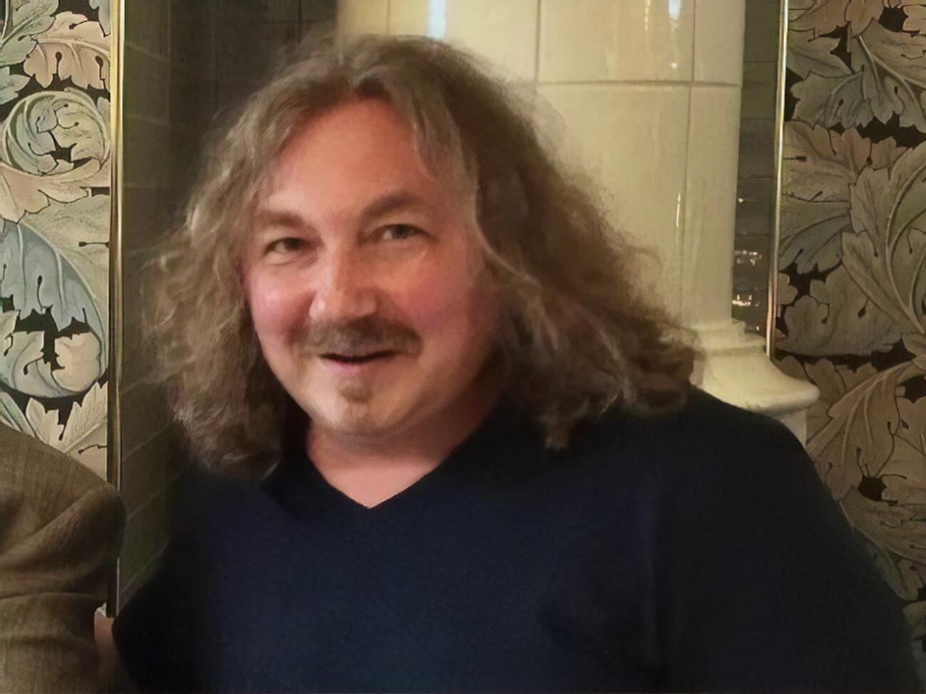 Ніколаєв народився 1960 року