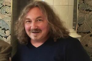 Ніколаєв народився 1960 року