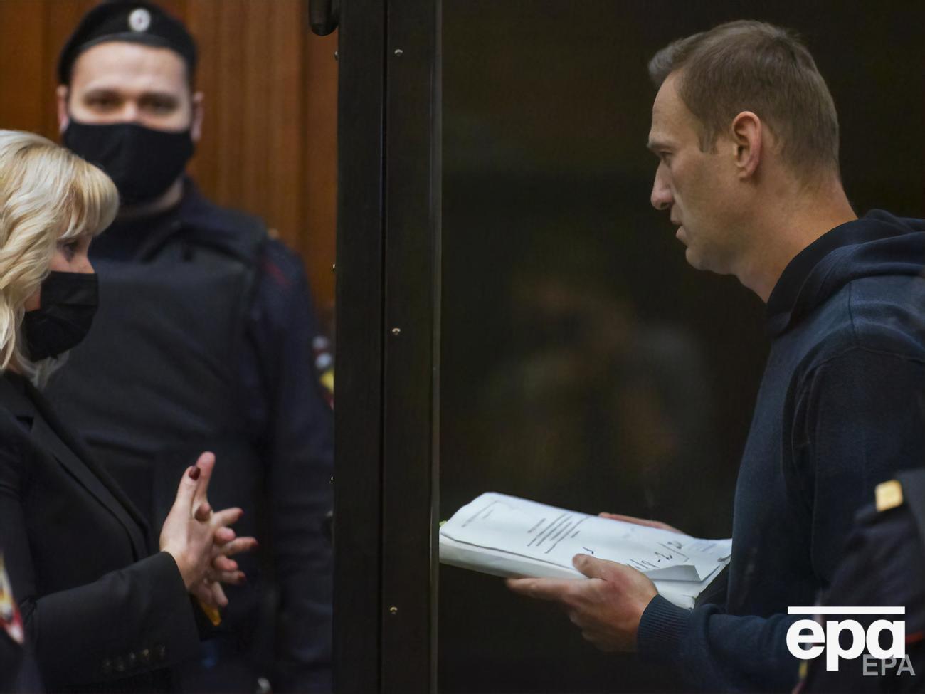 2 февраля суд заменил условный срок для Навального на реальный