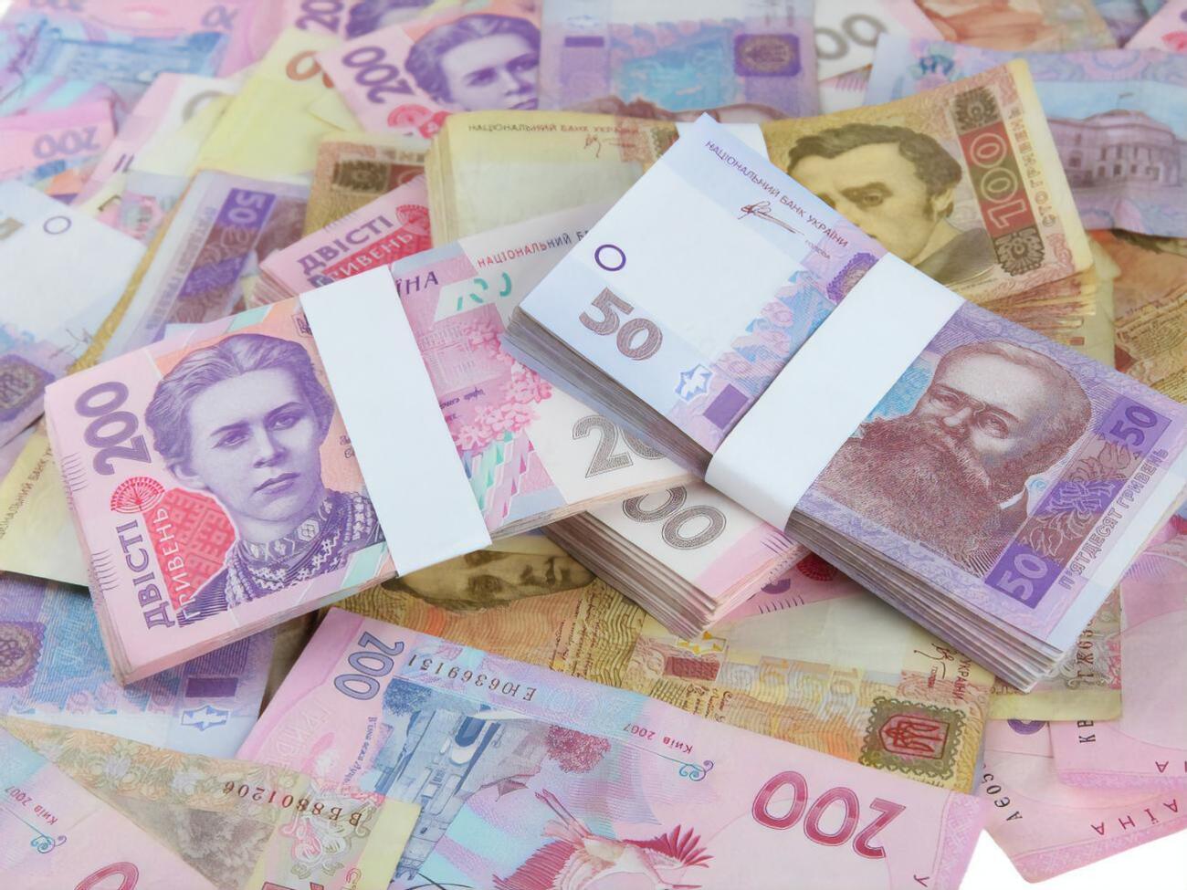 Гривня до євро зміцнилася на 15 копійок