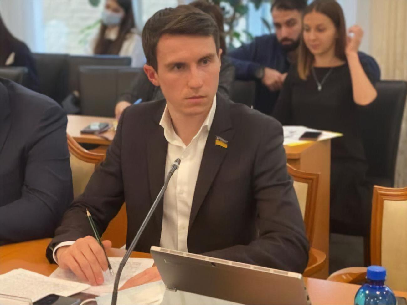 До обрання нардепом Павлюк працював у військовій прокуратурі