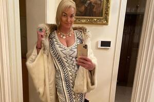 Волочкова: Ще один спосіб підтримати розтяжку