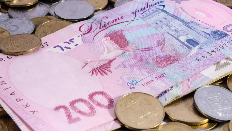 Операции клиентов с использованием платежных карт принесли 34,7% общих поступлений в банки