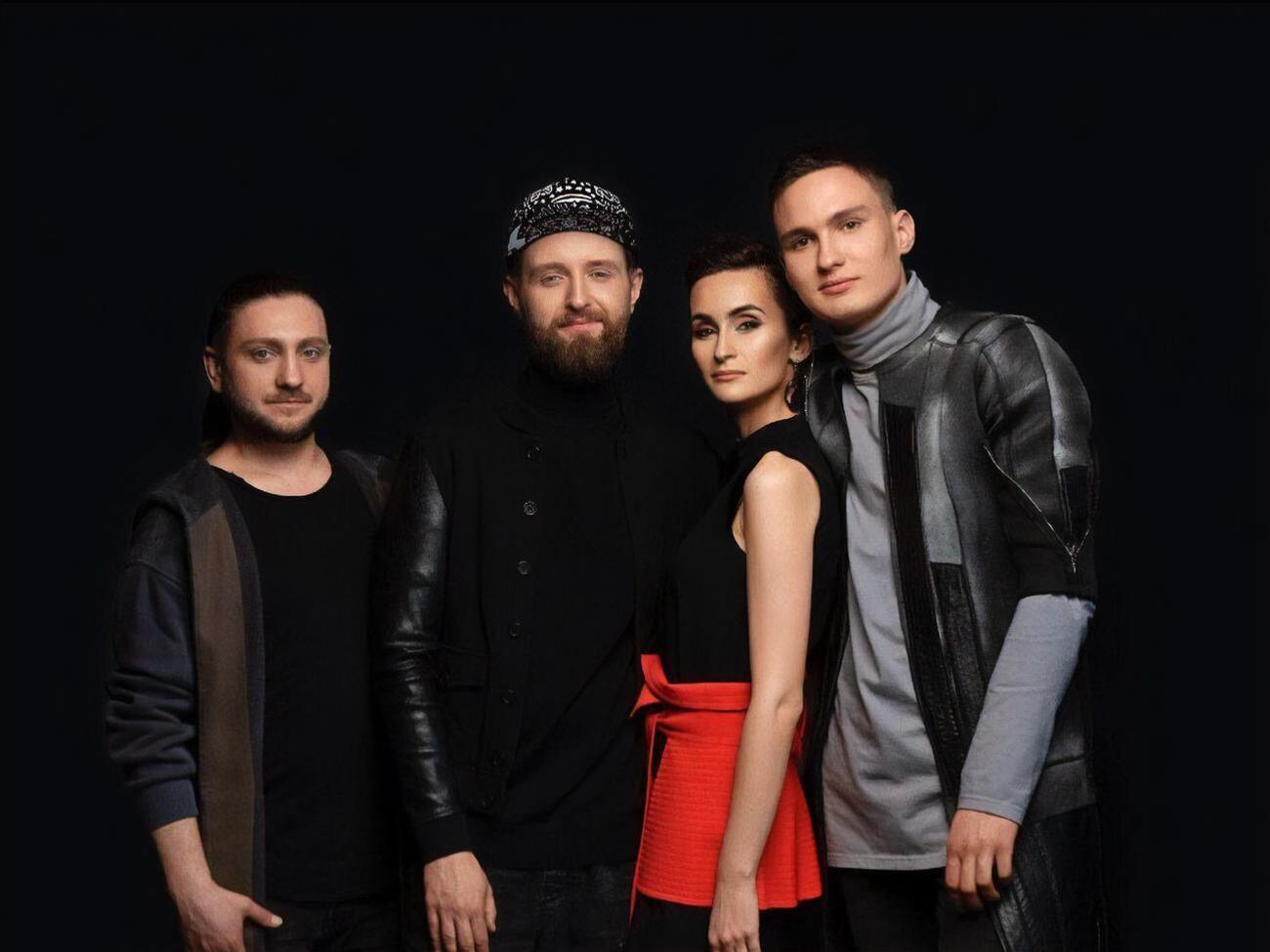 Go-A:&nbsp;Когда мы выбирали три песни на рассмотрение жюри, то подумали, что не можем не включить в список "Шум"