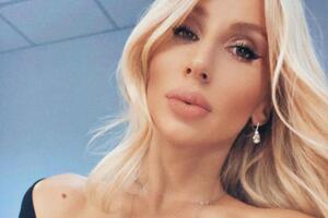 Loboda выступала в составе "ВИА Гры" вместе с Брежневой с мая по сентябрь 2004 года