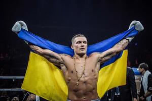 Їхати з України Усик не збирається