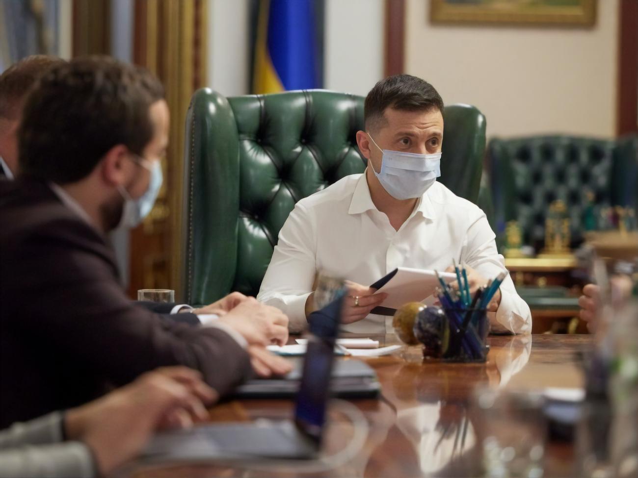 Зеленський 2 лютого ввів у дію рішення РНБО про санкції