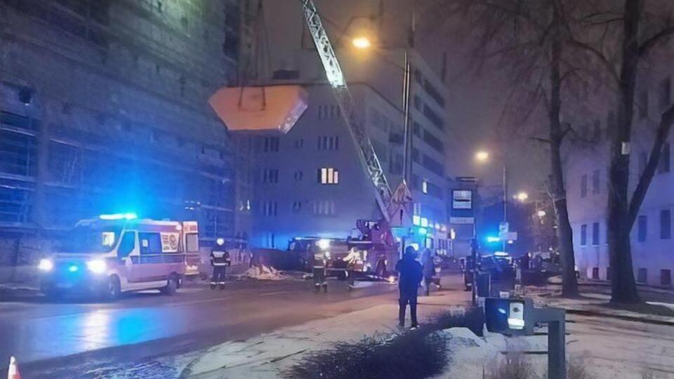 Постраждалого змогли зняти зі споруджуваного хмарочоса тільки за допомогою будівельного крана