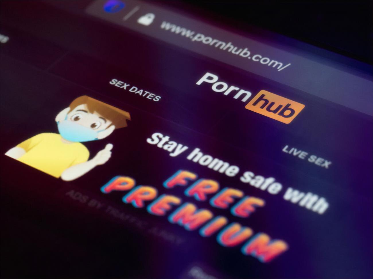 У грудні 2020 року Pornhub видалив приблизно 9 млн неперевірених відео