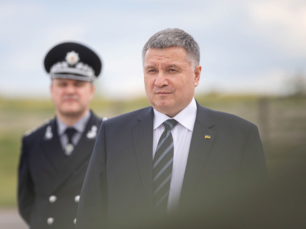 Аваков: Действуют снайперские пары, действуют минометы, обстрелы. Война идет