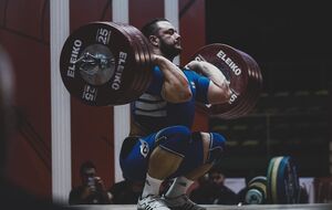 Чумак є срібним призером чемпіонату світу 2018 року, бронзовим призером чемпіонату світу 2015 року і чемпіоном Європи 2019 року