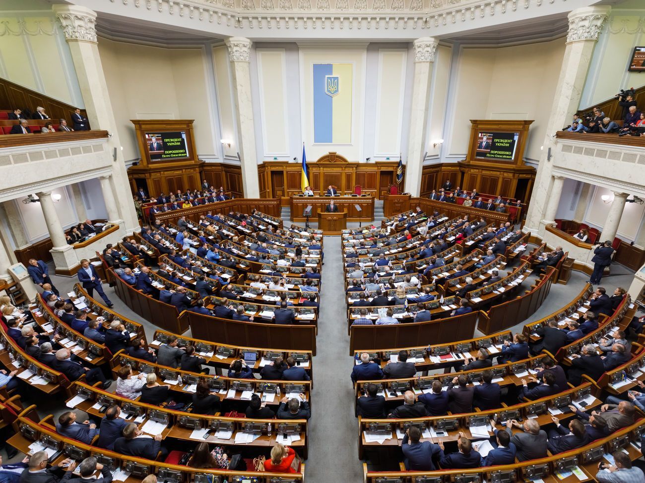 Лидерами по посещаемости стали народные депутаты от "Европейской солидарности" и "Слуги народа"