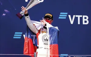 Во время чемпионата "Формулы-1" Мазепину запрещено использовать флаг России