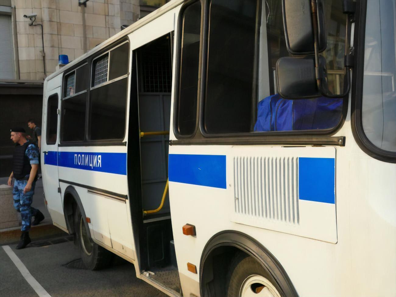 Автозак мав відвезти заарештованих до спецприймальника в Єгор'євську