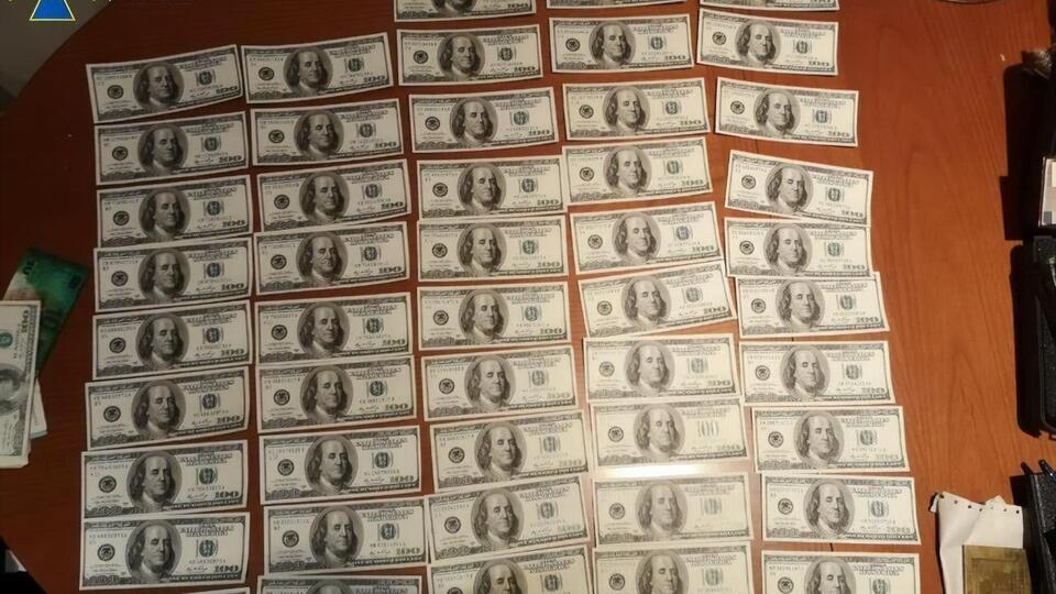 Во время обысков у фигурантов нашли 25 тыс. фальшивых долларов