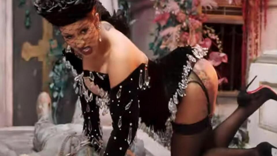 Клип для Cardi B сняла Таню Муиньо