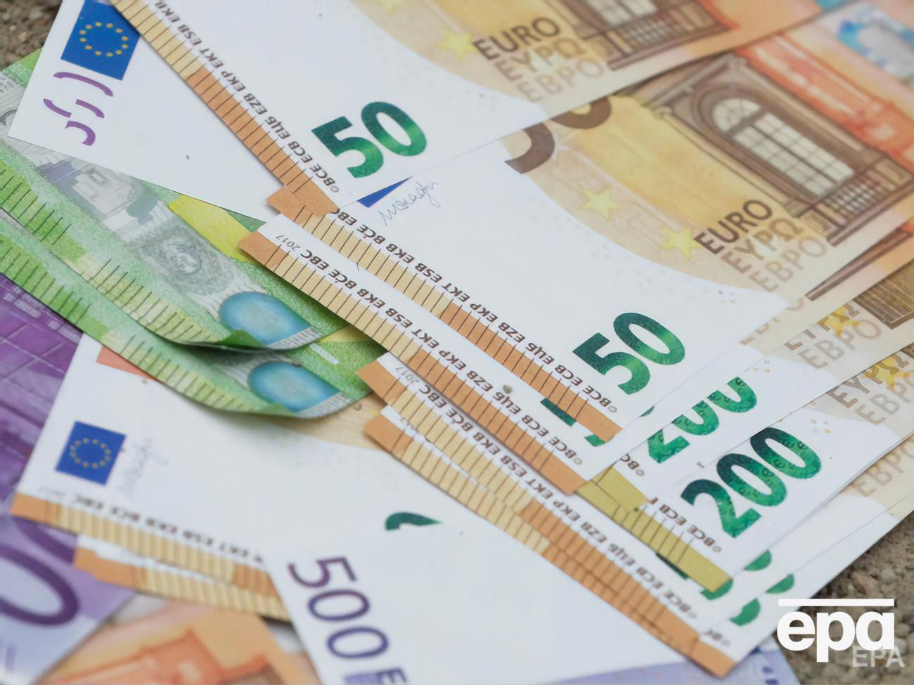 Самая высокая минимальная месячная зарплата среди стран ЕС --- в Люксембурге (&euro;2202)