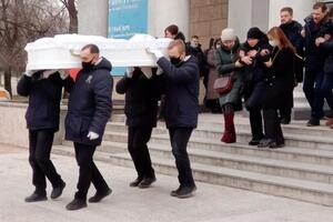 Проститься с Глывой пришли как ее знакомые, так и люди, не знавшие погибшую