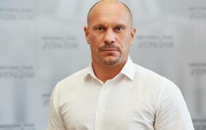 Когда журналисты хотели взять комментарий у самого Кивы по поводу расследования, тот обматерил их