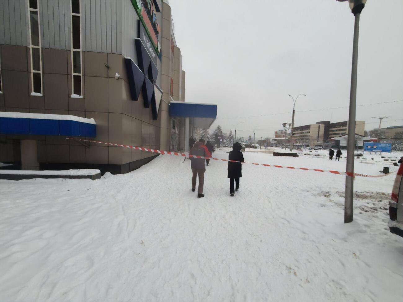 Взрыв произошел на третьем этаже ТЦ