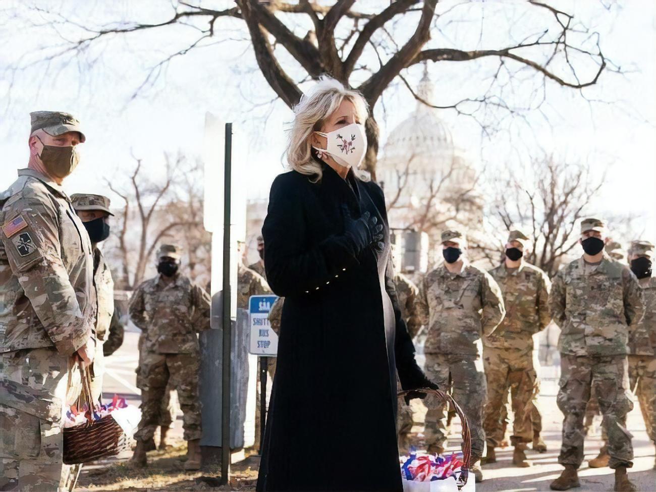 Джилл Байден попросила американцев носить маски