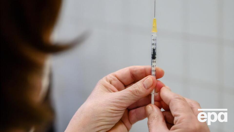 В Венгрии для вакцинации одобрили четыре препарата