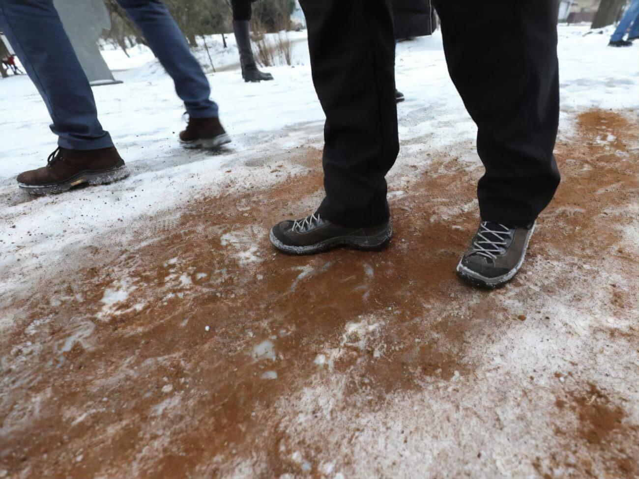 У Львові почали використовувати кавову гущу для боротьби з ожеледицею