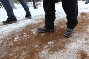 Во Львове начали использовать кофейную гущу для борьбы с гололедом