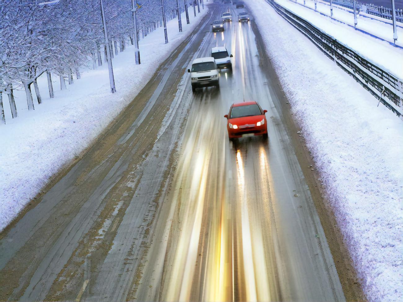 Пасажирів маршрутки пересадили в інший транспортний засіб
