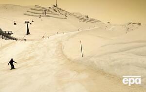 Сніг пофарбувався через домішки пилу з пустелі Сахари