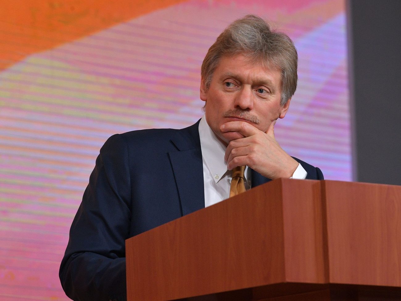 Песков заявил, что Москва будет продвигать "русский мир" в Украине