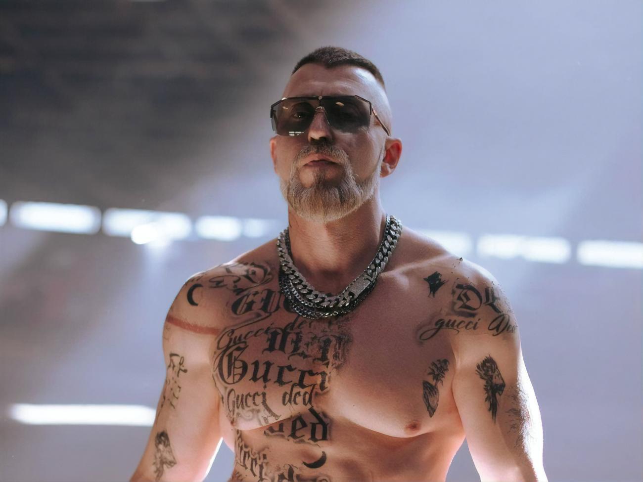 Серега стал знаменитым после выхода песни "Черный бумер"