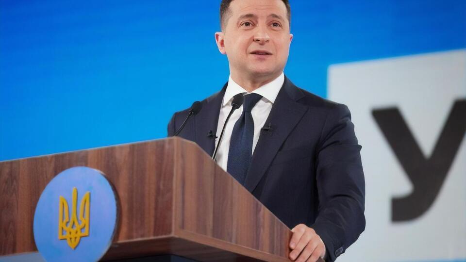 Зеленский: Поставлена задача: где есть вакцины – мы берем вакцины