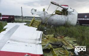 Boeing 777, летевший из Амстердама в Куала-Лумпур рейсом MH17, потерпел крушение 17 июля 2014 года в Донецкой области