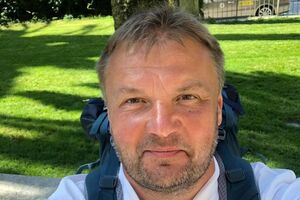 Оточення Зеленського ліпить із нього чужі образи – сміливого, вольового, компетентного. Але натягування чужої шкіри буде бити і далі по його рейтингу