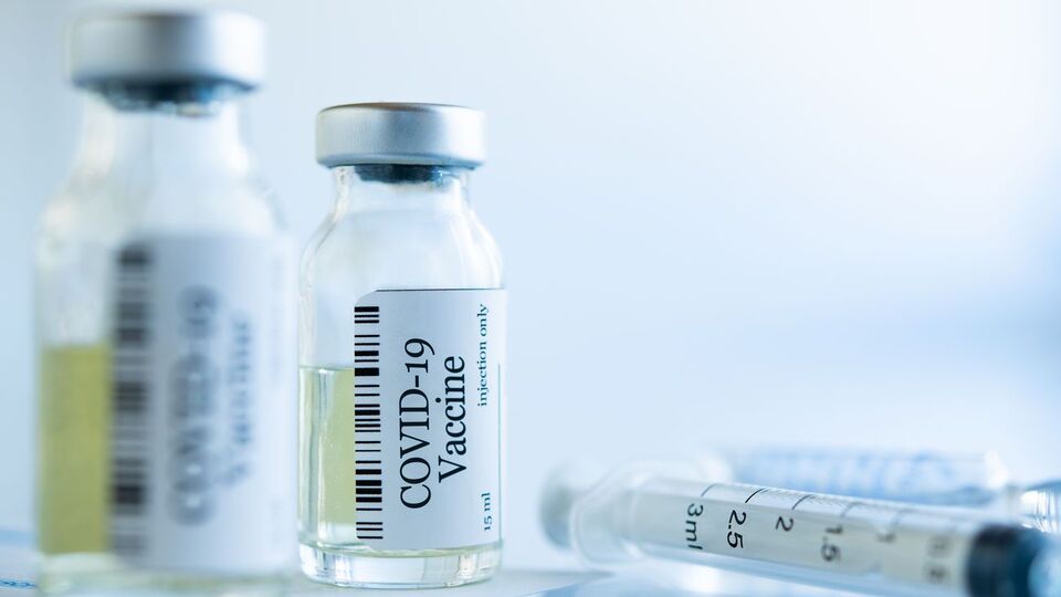 В Україні масова вакцинація населення проти коронавірусу поки не почалася