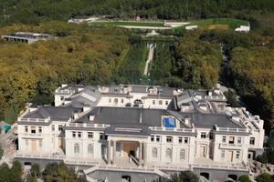 Фильм "Дворец для Путина" посмотрели 26% россиян. Еще 10% знакомы с его содержанием и 32% что-то слышали о нем