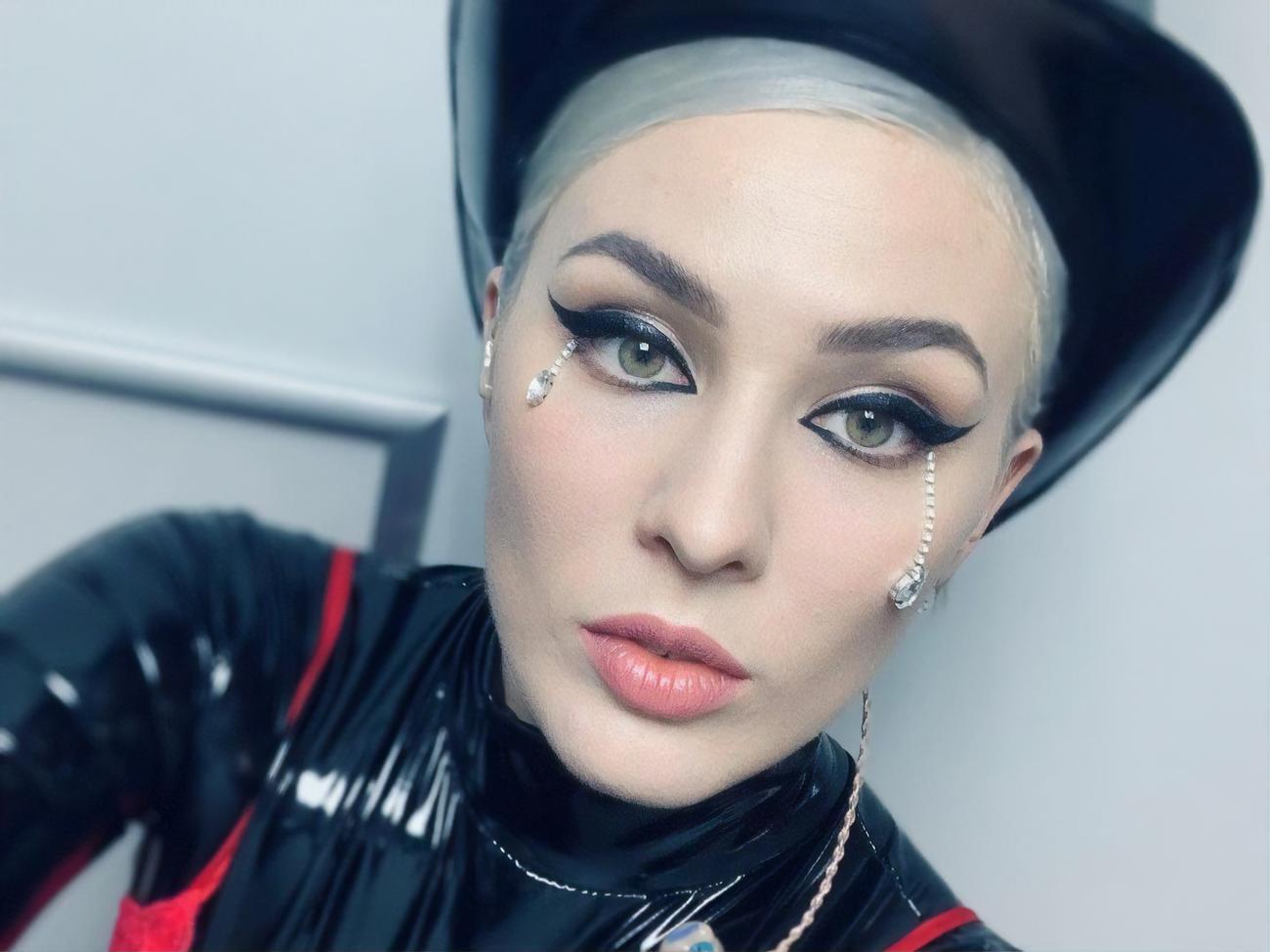 Maruv снялась в неглиже